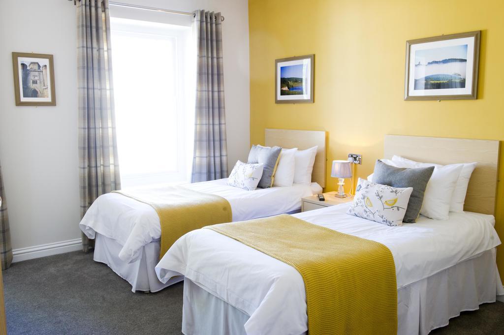 Rose And Crown Hotel Кармартен Экстерьер фото