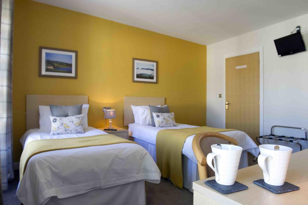 Rose And Crown Hotel Кармартен Экстерьер фото