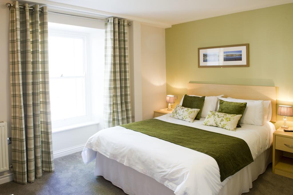 Rose And Crown Hotel Кармартен Экстерьер фото